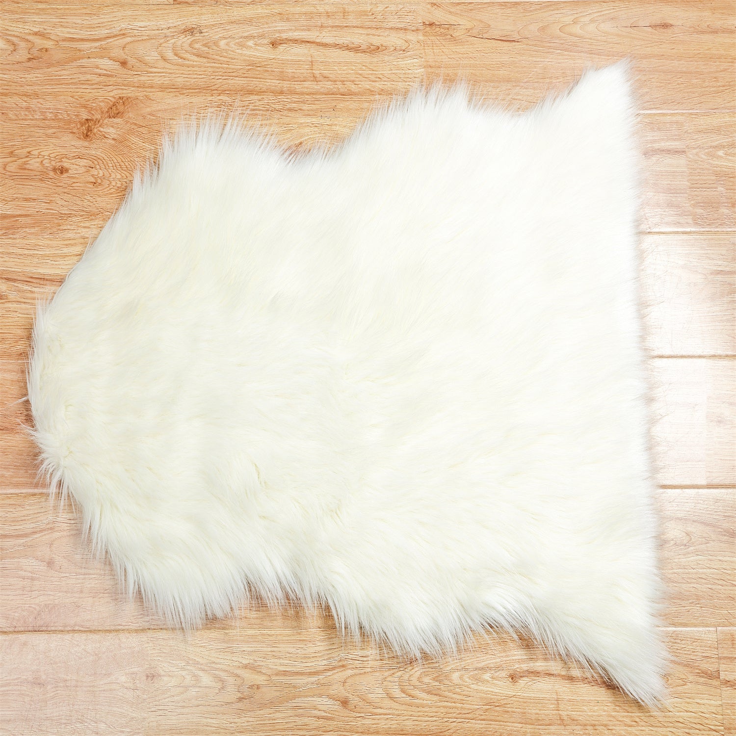 Uttermara Soft Faux Sheepskin Area Rug， White Decorative Blanket for Chairs and Rooms， 24