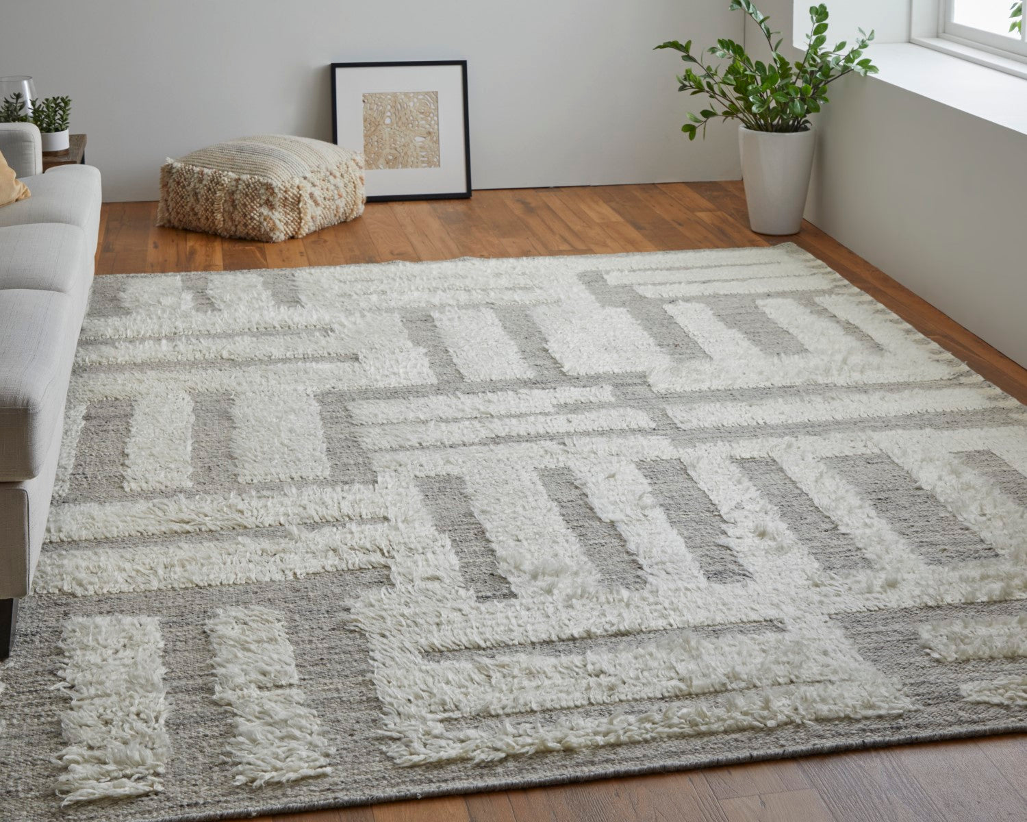 Saena Linear Hand Woven Ivory / Gray Rug