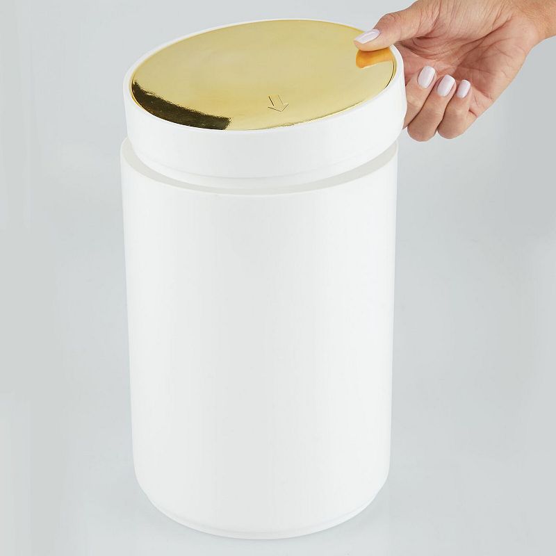 mDesign Plastic Small Round Trash Can Wastebasket， Swing Lid