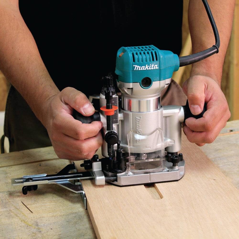 Makita 1-1/4 HP Compact Router Kit RT0701CX3 from Makita