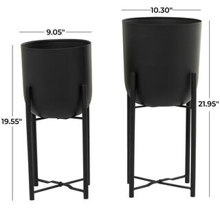 CosmoLiving by Cosmopolitan 22 in. and 20 in. Large Black Metal Indoor Outdoor Planter with Removable Stand (2- Pack) 042838