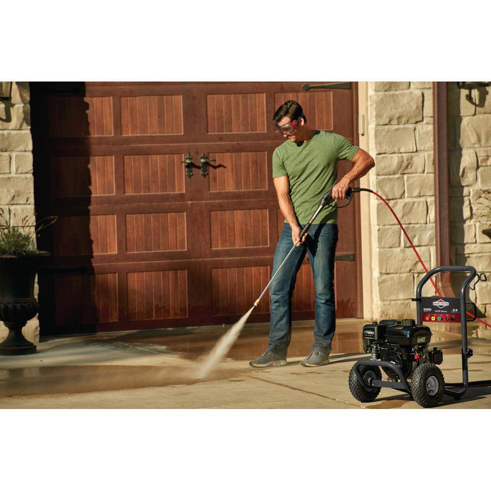 BRIGGS 3300 PSI 2.5 GPM Cold Water Gas Pressure Washer with Horizontal Shaft Briggs CR950 OHV Engine and Triplex Pump 020725A