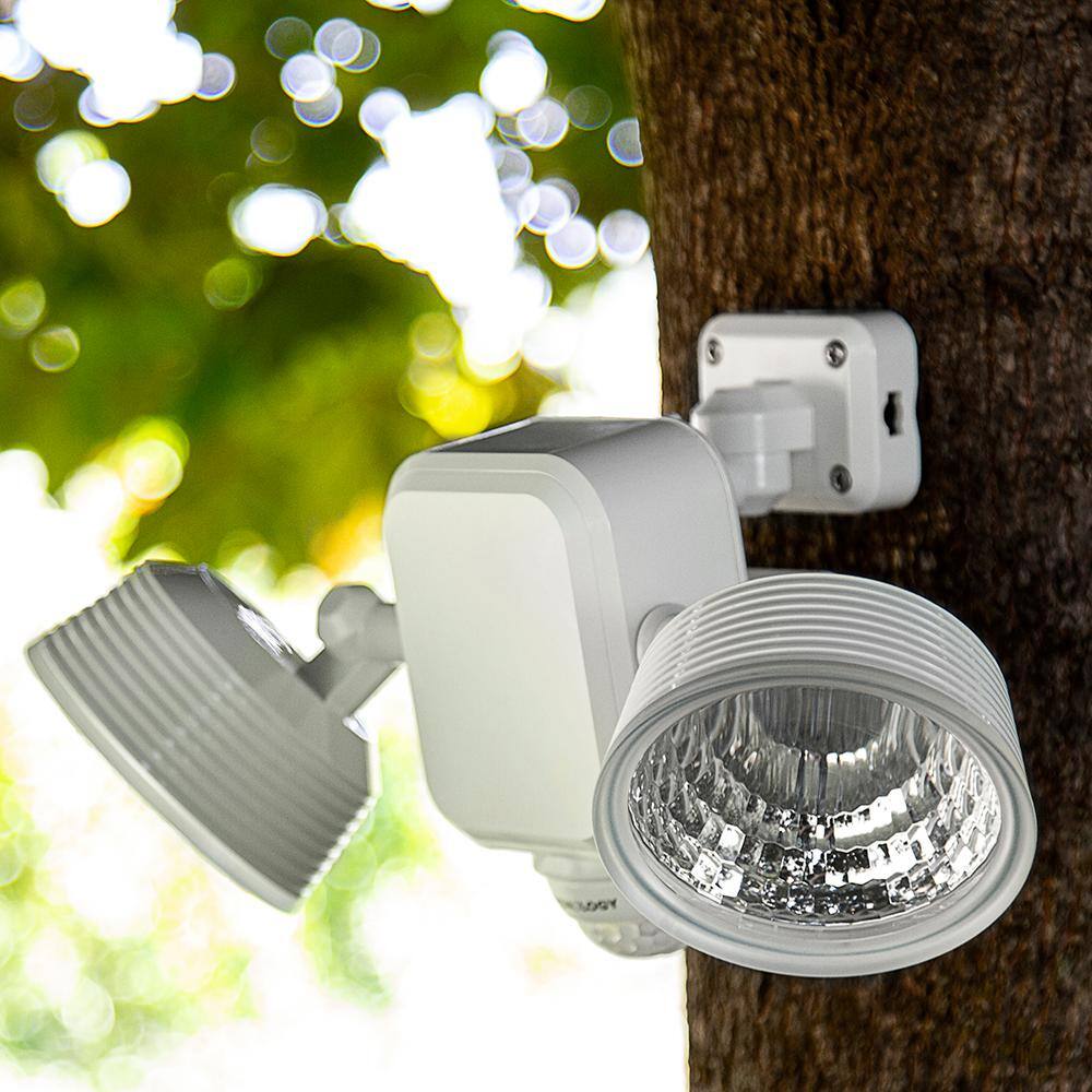 LUMENOLOGY 1000 Lumens Outdoor Battery-Powered Dual LED Motion Sensing IP44 Flood and Security Light White LMLOGY-DSML-002