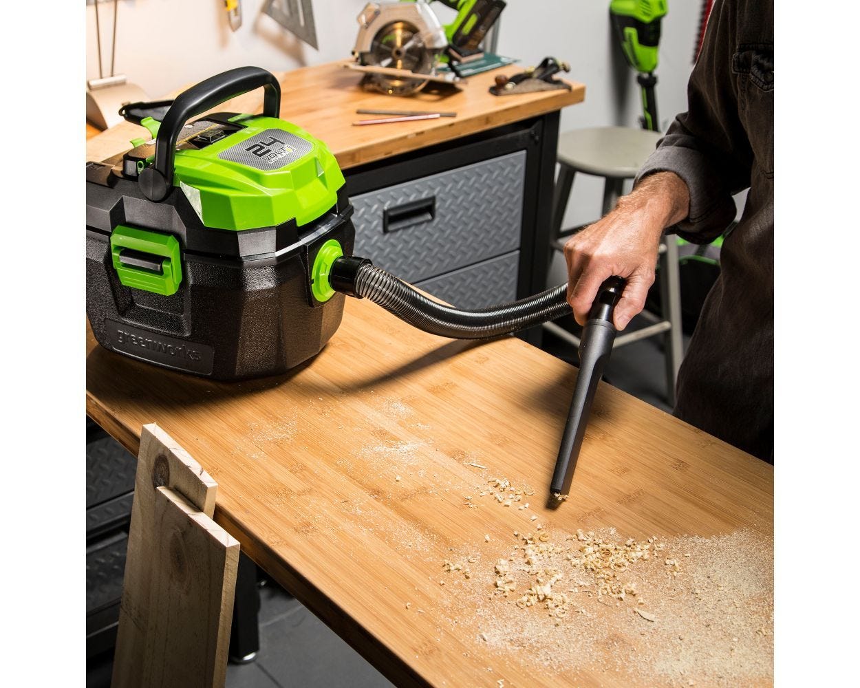 24V Cordless Wet/Dry Shop Vacuum | Greenworks Tools