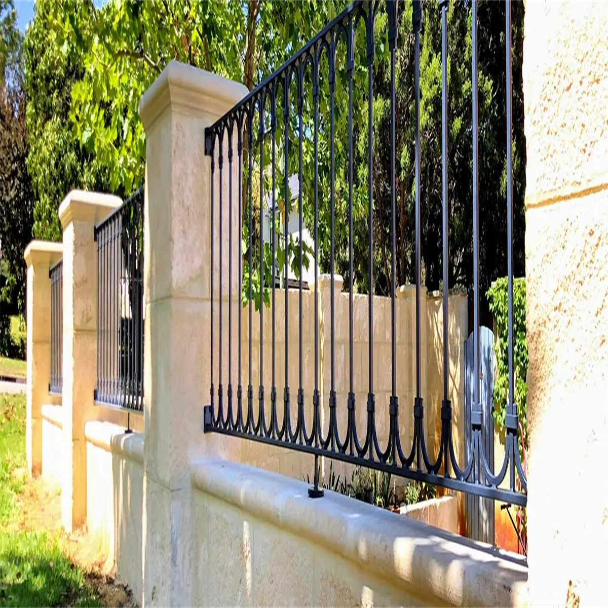 Sturdy and durable high end and high grade new outdoor garden fence