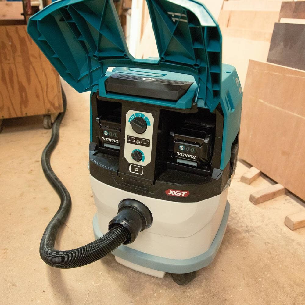 Makita 40V max XGT 4 Gallon HEPA Dry Dust Extractor Kit GCV04PMUX from Makita