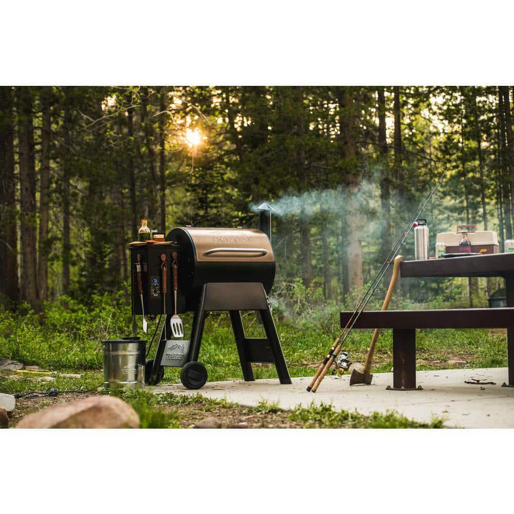 Traeger Pro Series 22 Pellet Grill in Bronze