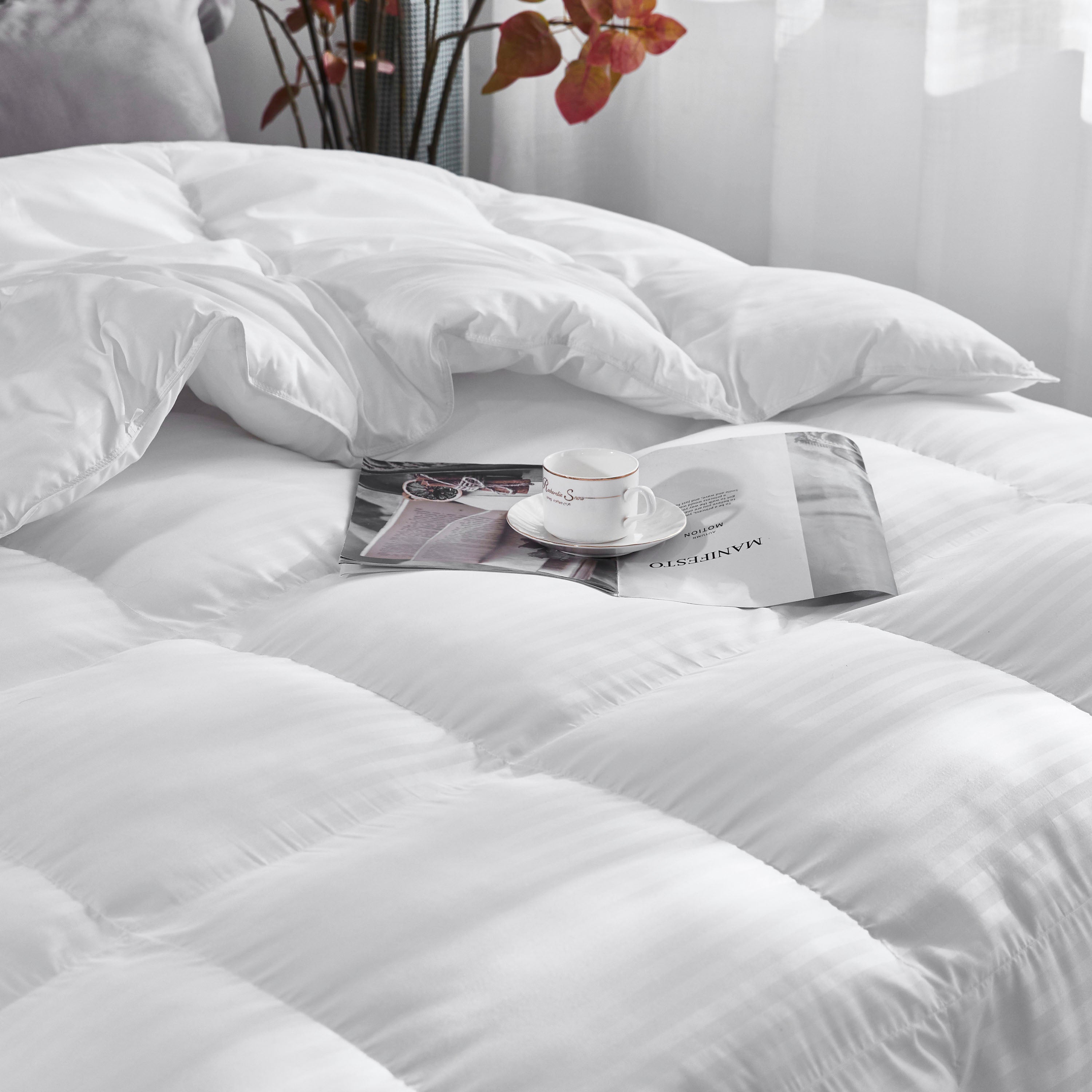 All Season White King Size Down Alternative Comforter，Soft Lightweight Quilted Hypoallergenic Duvet Insert with Corner Tabs，Machine Washable Dobby Stripe Bedding Comforter 90x90inches