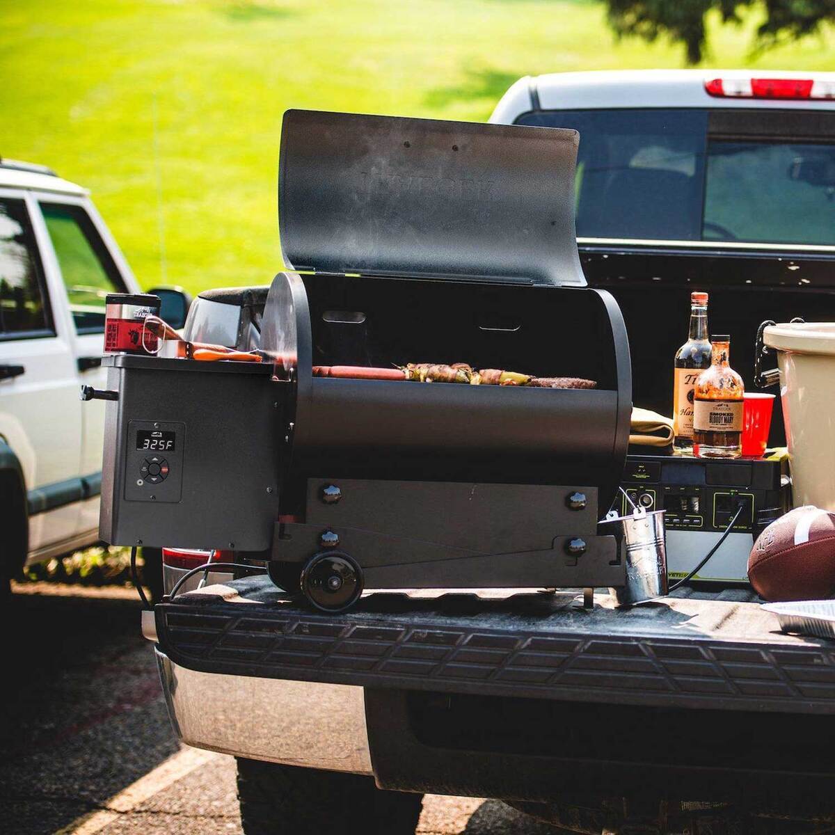 Traeger Tailgater Pellet Grill  Black