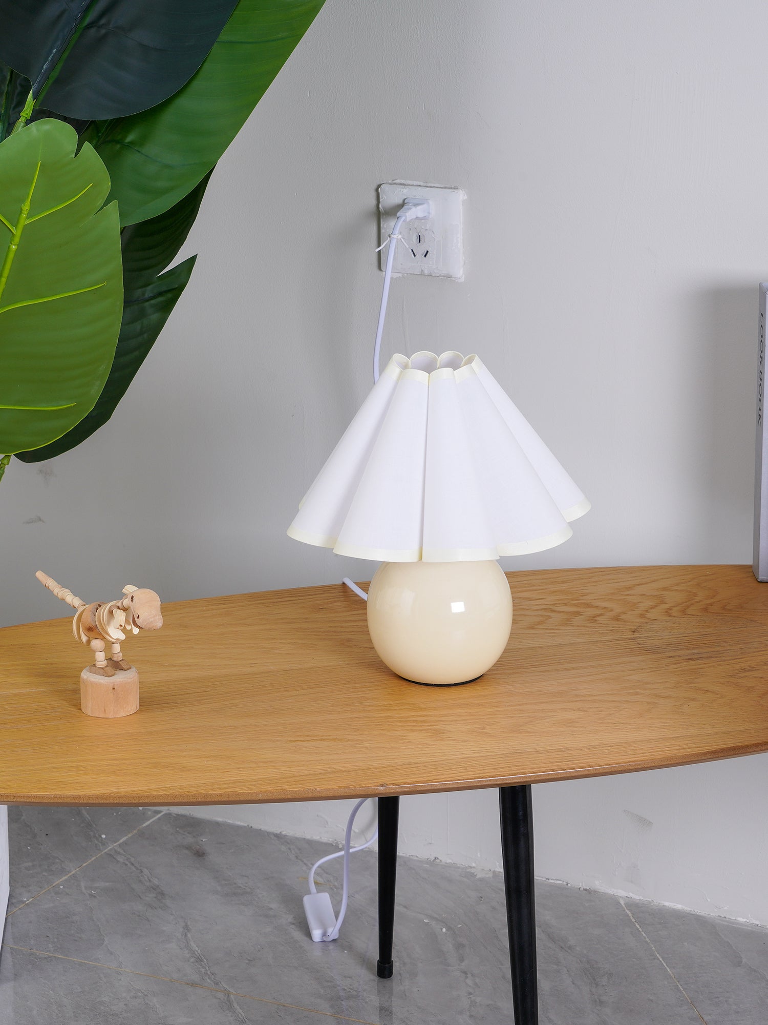 Kicsi Knife Pleat Table Lamp