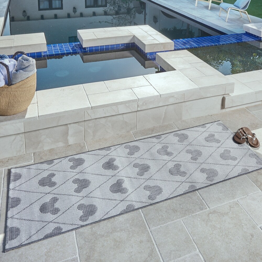 Disney Mickey Mouse Argyle Pattern Cream and Grey Indoor/ Outdoor Area Rug