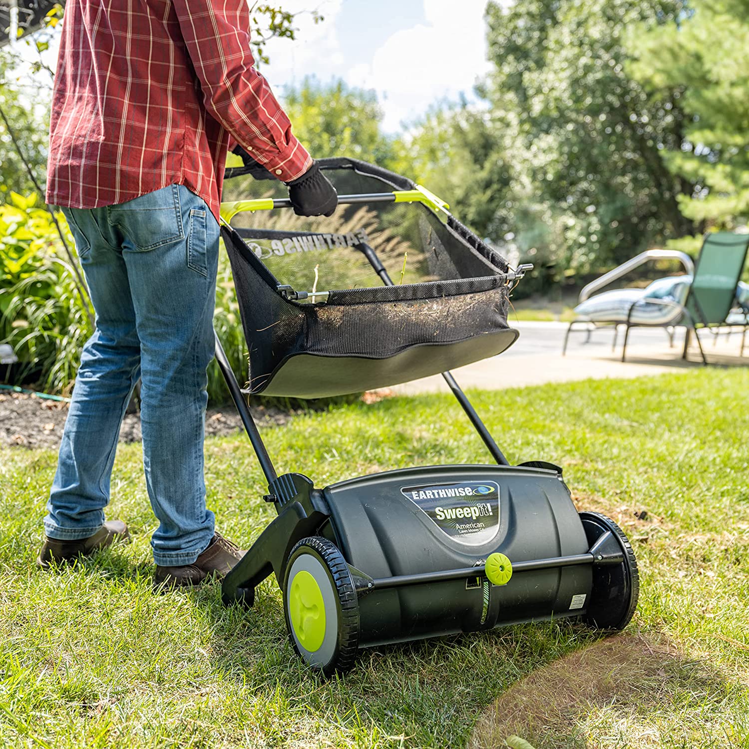 Earthwise LSW70021 21-Inch Leaf and Grass Push Lawn Sweeper， Width， Black