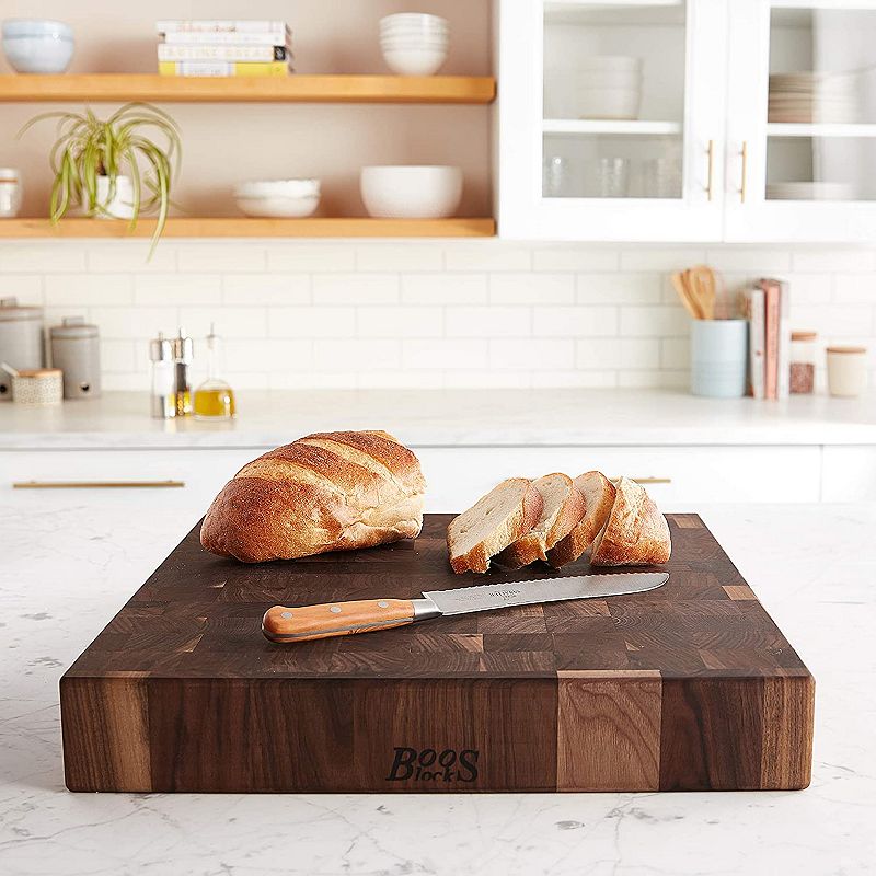 John Boos Walnut Wood Edge Grain Reversible Chopping Block， 18 x 18 x 3 Inches