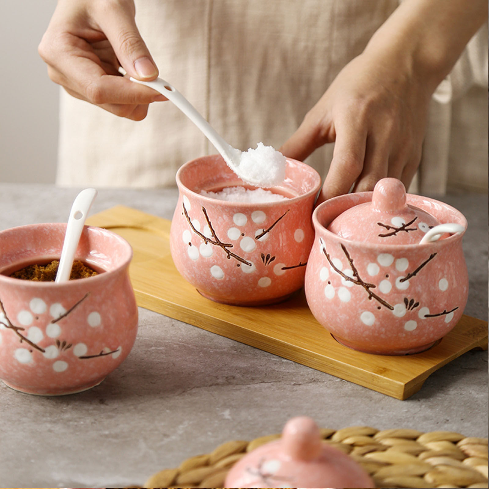 Chinese Style Plum Blossom Sugar Bowl With Lid And Spoon， Ceramic Sugar Pot， Sugar Container Spice Jar， Salt Pot Seasoning Canister- Dark Green-3 Set with tray