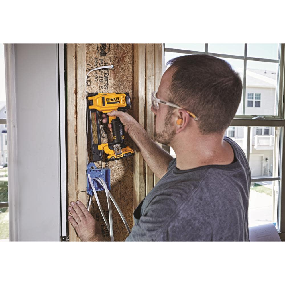 20V MAX* Cordless Cable Stapler Kit ;