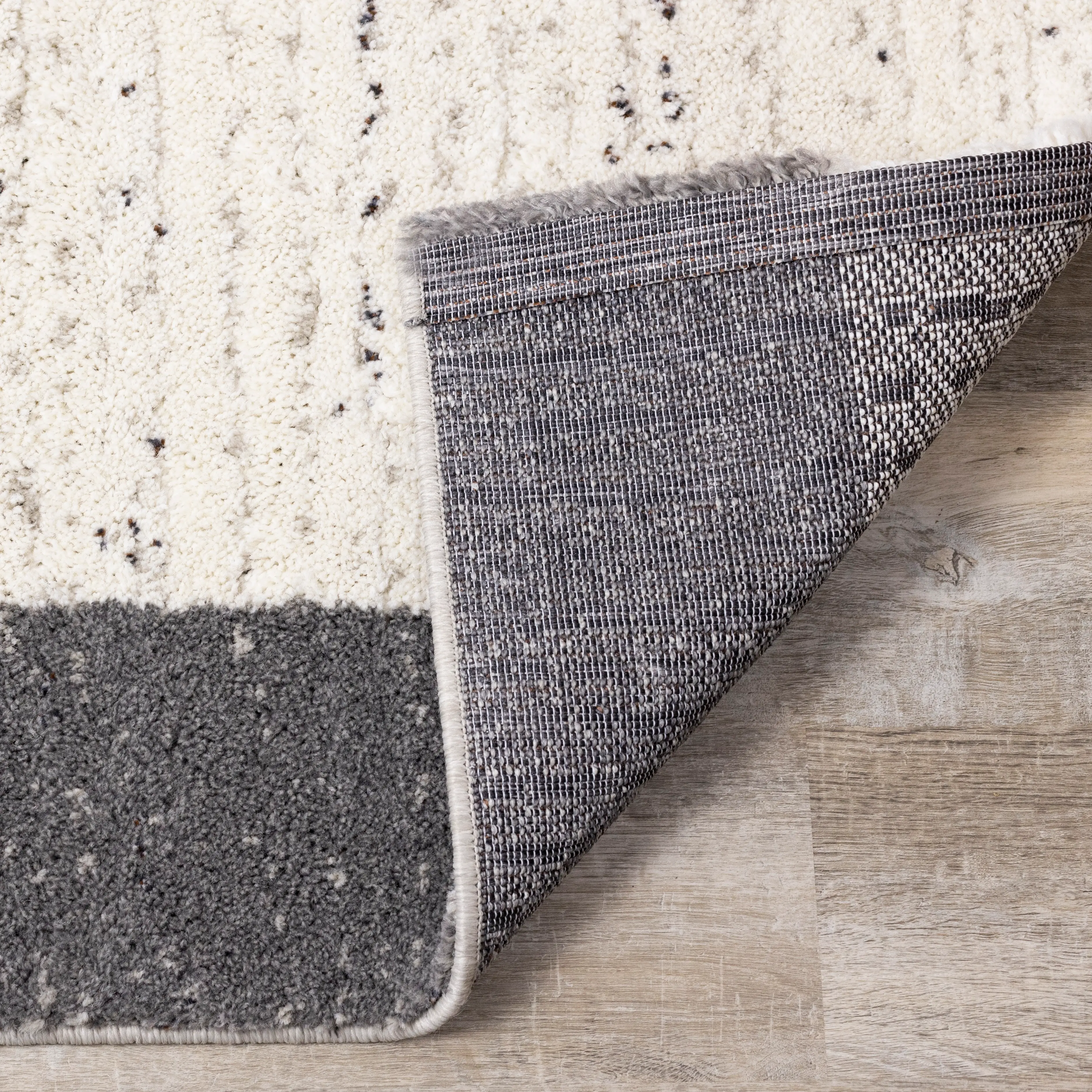 Ravine 5 x 8 Gray Rectangles Area Rug