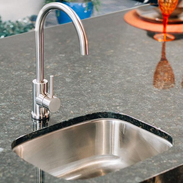 Summerset 19 X 15 Stainless Steel Undermount Sink W/ Single Handle Hot/Cold Goose Neck Faucet