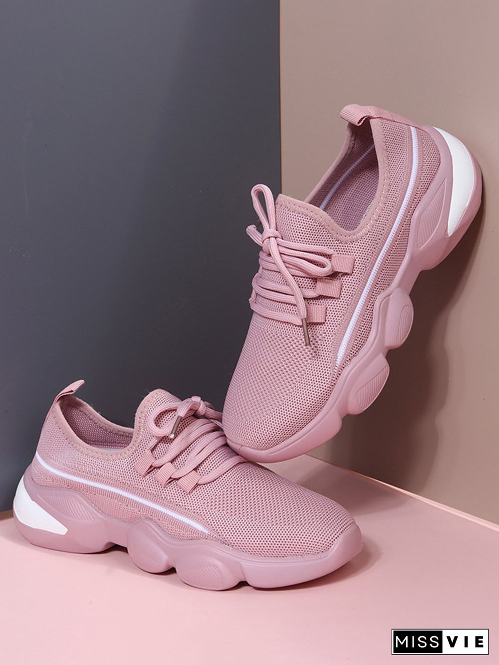 Comfortable Lace-Up Sneakers in Simple Fabric