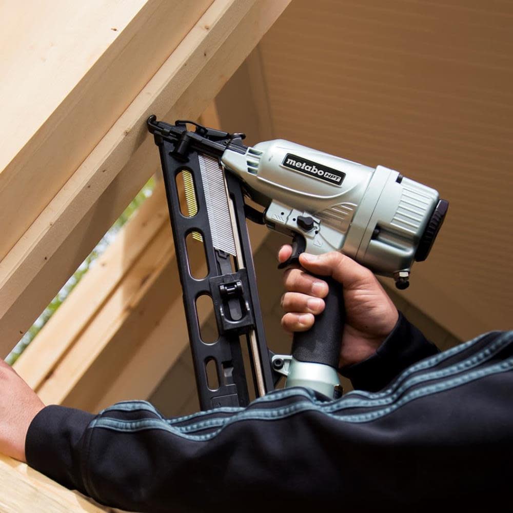 2-1/2 In. 15-Gauge Angled Finish Nailer with Air Duster ;