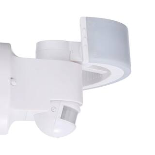 Defiant 125 Watt Equivalent 1600 Lumen 180 Degree White Motion Sensing Dusk to Dawn SMD LED Flood Light (1-Pack) DFI-5982-WH