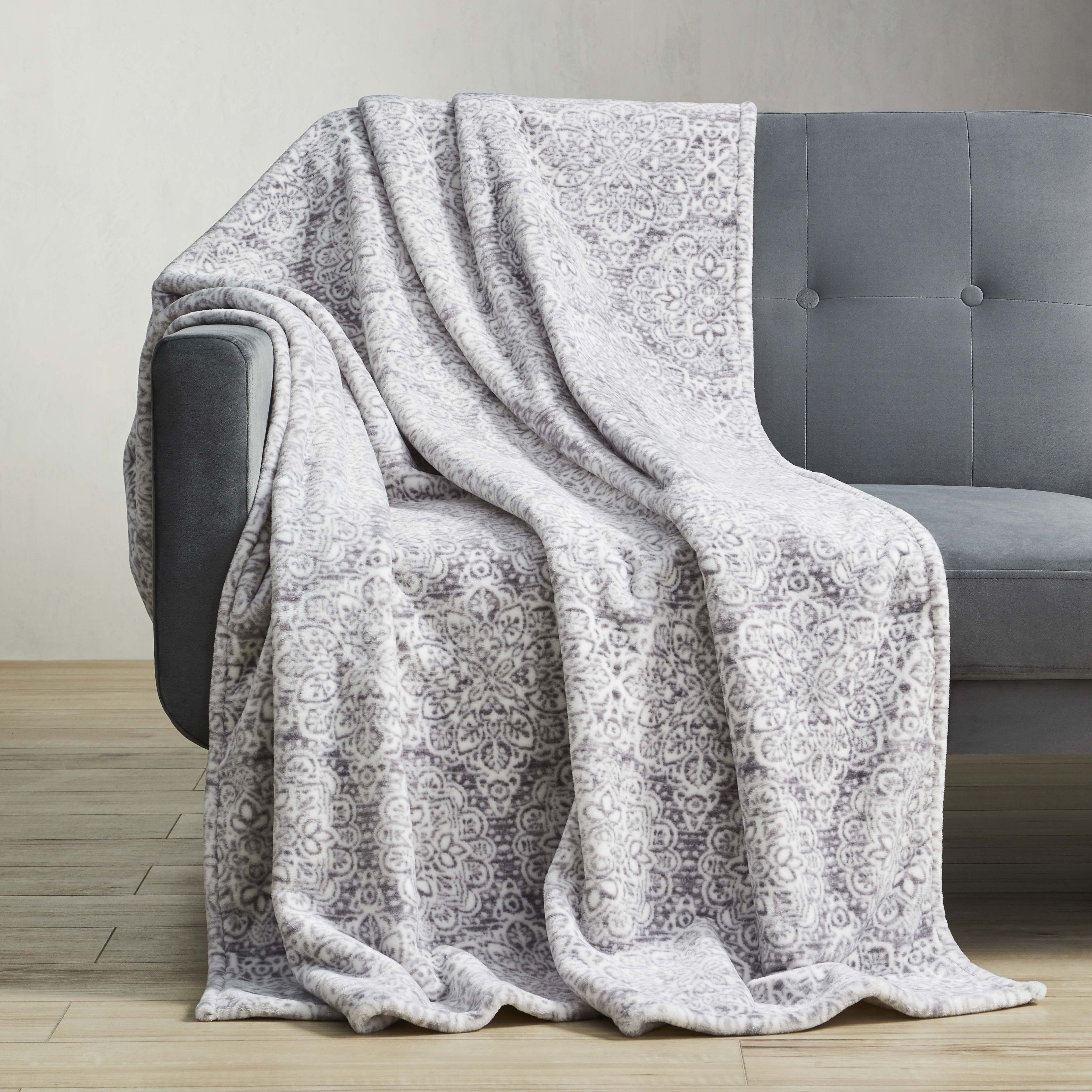 Better Homes and Gardens Oversized Throw， Grey Medallion， Polyester Machine Washable 50