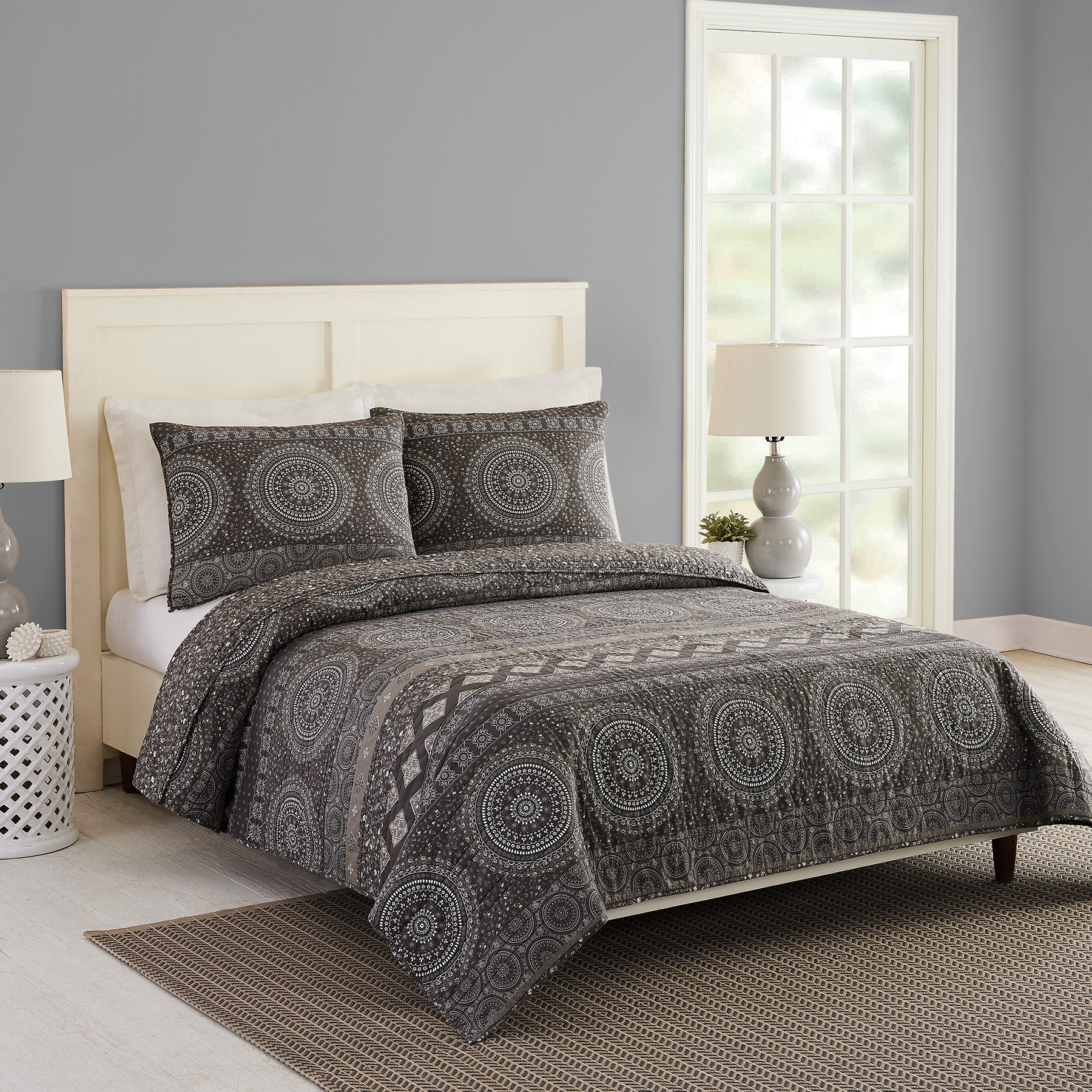 Gray Bandana Medallion Quilt Set, Full - Queen