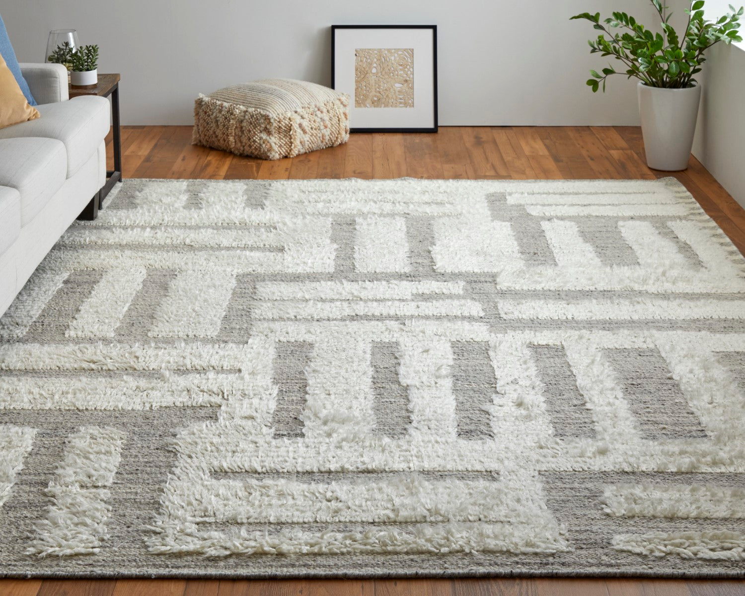 Saena Linear Hand Woven Ivory / Gray Rug