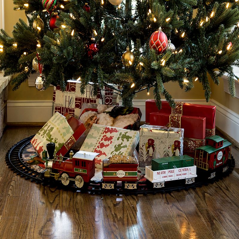 North Pole Central 2016 Ready-to-Play Train Set by Lionel Trains