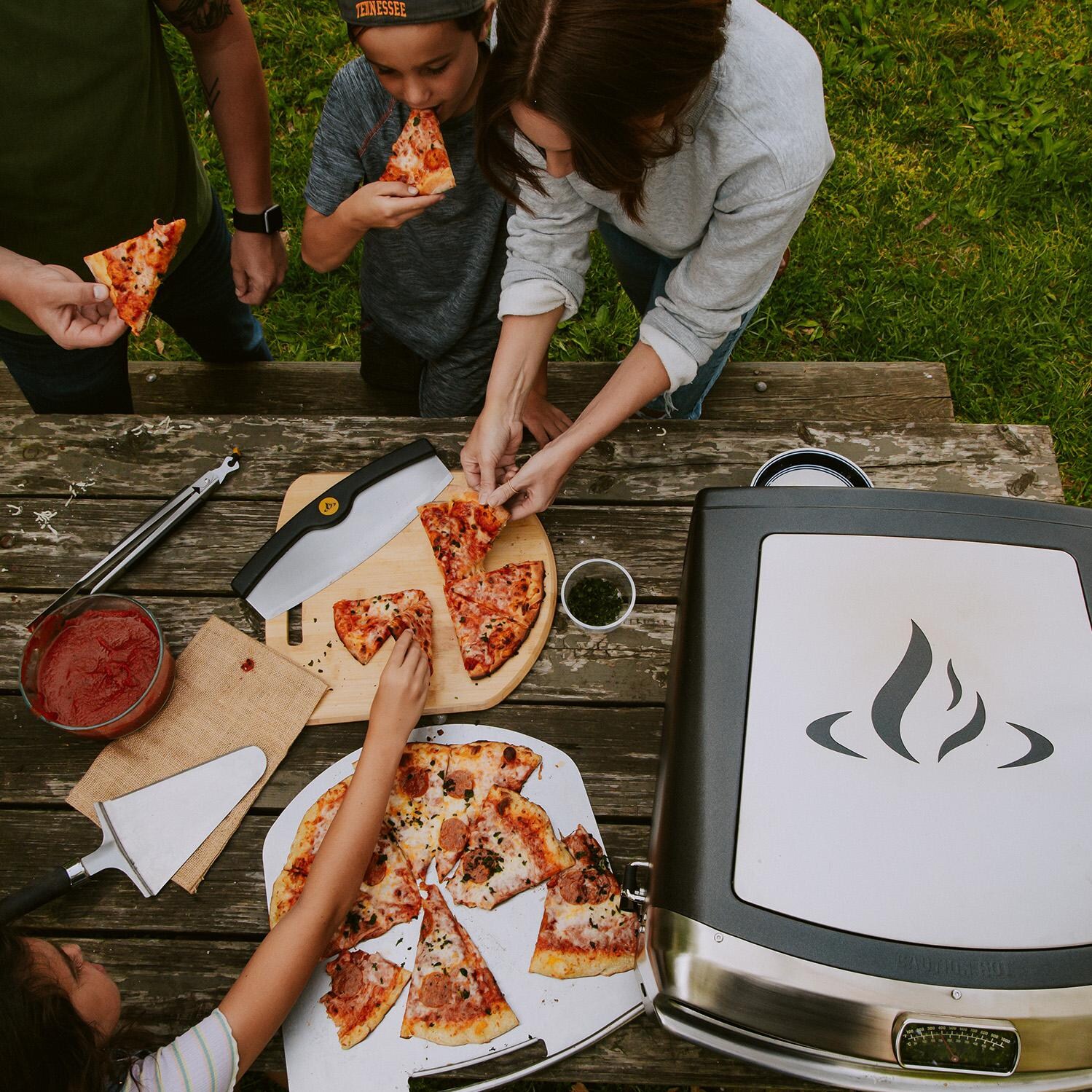 HALO 6-Piece Cook and Serve Pizza Kit