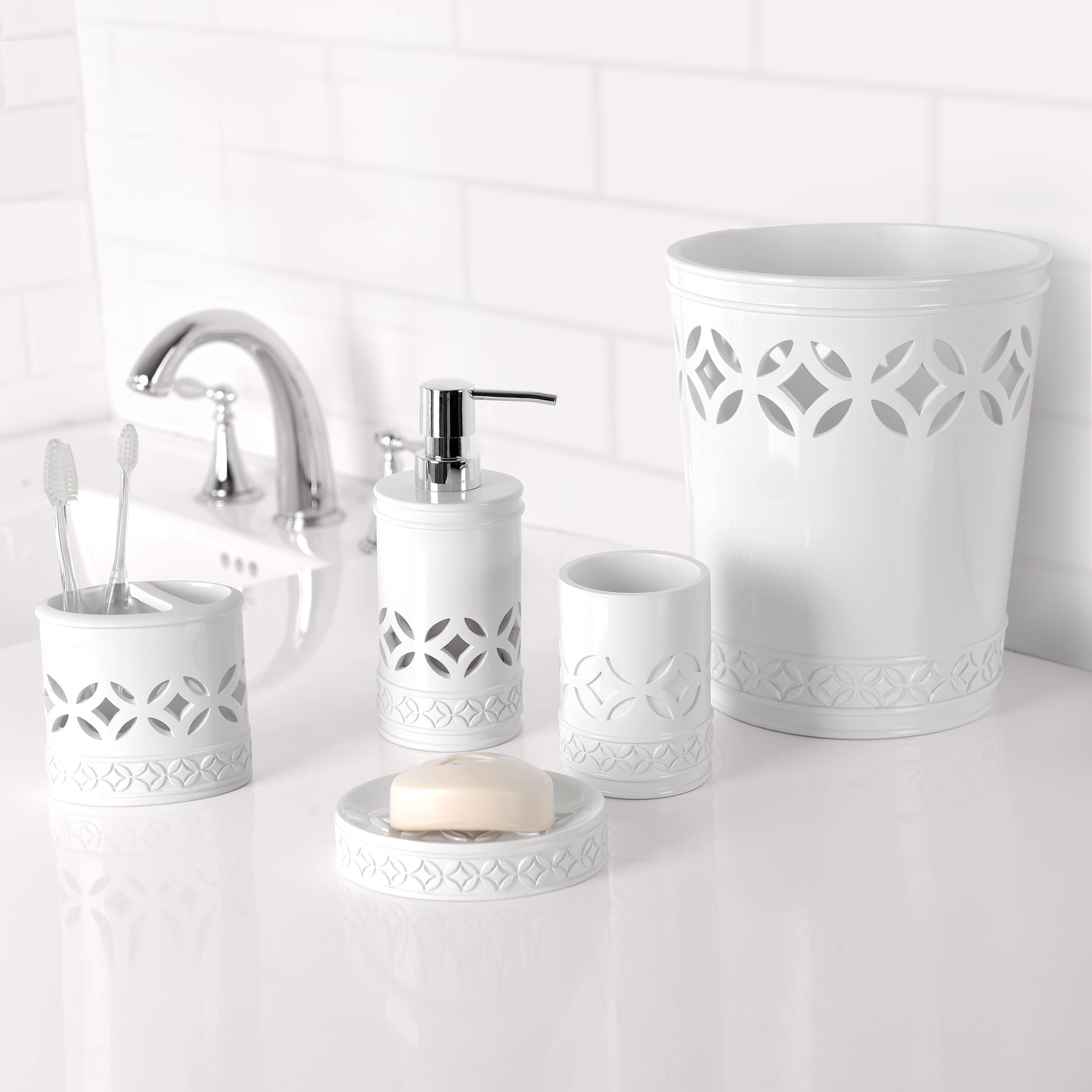 Allure Home Creations Cayden 4 Piece Embossed Resin Bath Accessories Set， White