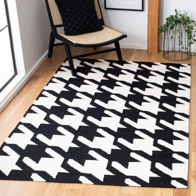 Dhurries Dhu570 Hand Woven Area Rug Safavieh