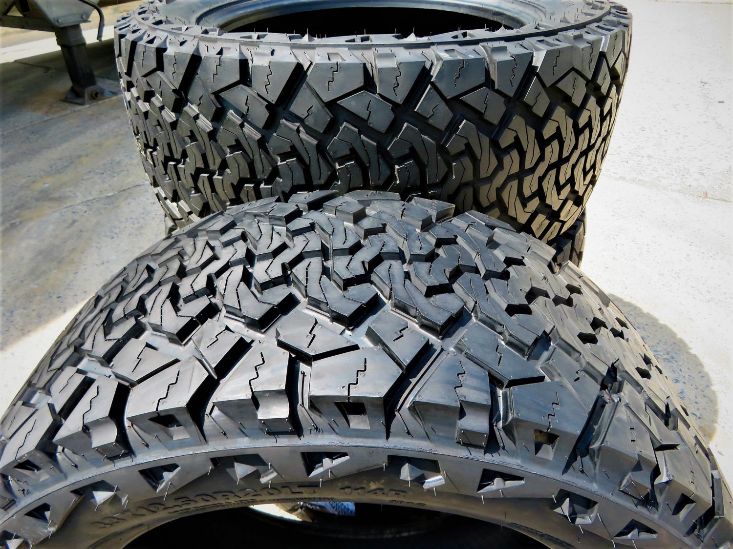 Venom Power Terra Hunter X/T 275/60R20 115T XT Extreme TerrainAll Terrain Tire