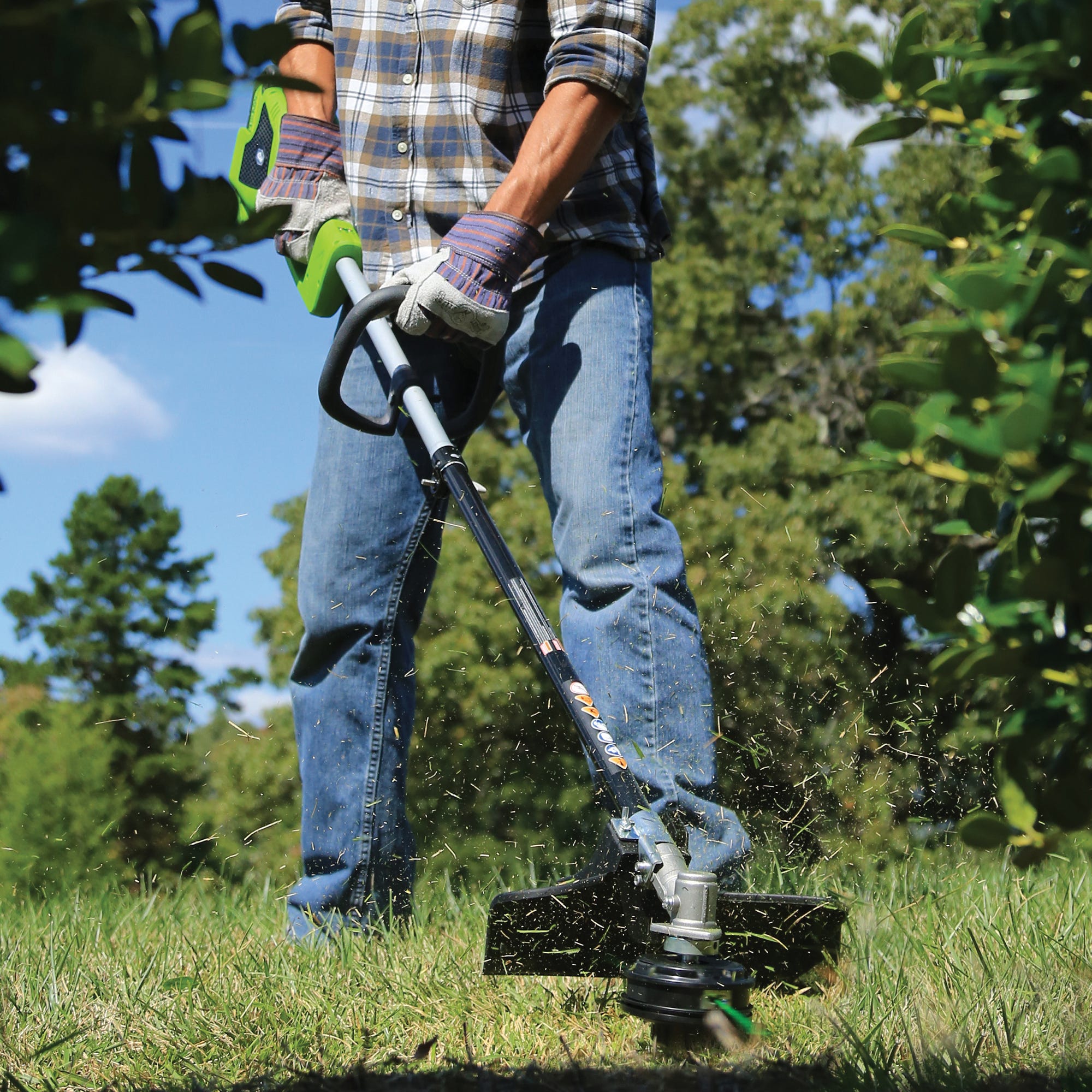 Greenworks 40V 14 in. Brushless String Trimmer Attachment Capable with 4Ah Battery and Charger