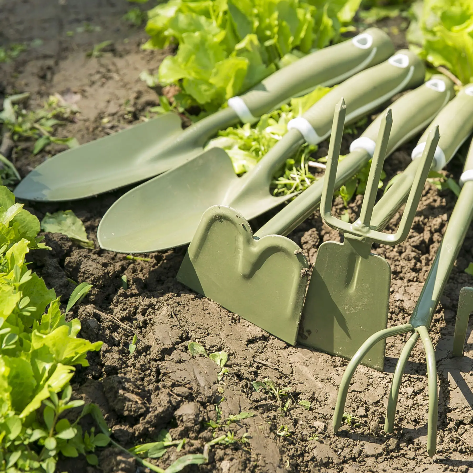 Good quality carbon steel metal PP TPR handle green white gardening hand tools cultivator