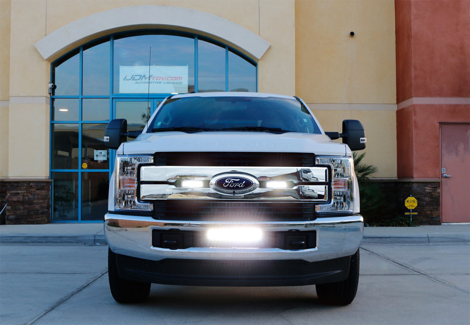 iJDMTOY Front Grille LED Light Bar Kit Compatible With 2017-2019 Ford Pre-LCI F250 F350 Lariat King Ranch， Includes (2) 30W CREE LED Lightbars， Mounting Bezels/Brackets， On/Off Switch Relay Wirings