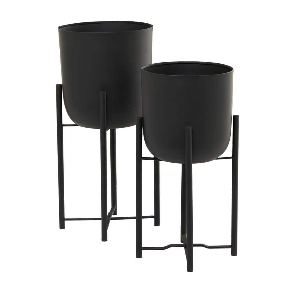 CosmoLiving by Cosmopolitan 22 in. and 20 in. Large Black Metal Indoor Outdoor Planter with Removable Stand (2- Pack) 042838