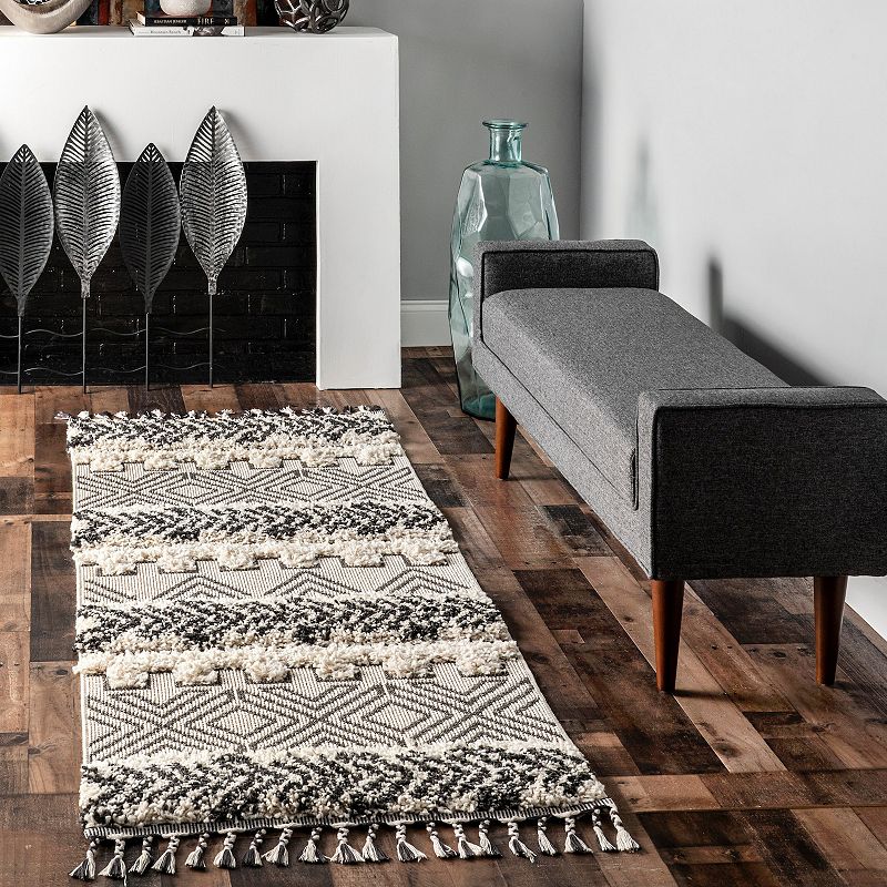 nuLOOM Zuri Shaggy Banded Tribal Rug