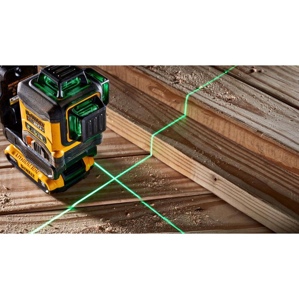 DW 20V Lithium-Ion Cross Line Laser Level Kit (1) 2.0Ah Battery Charger and Case DCLE34031D1