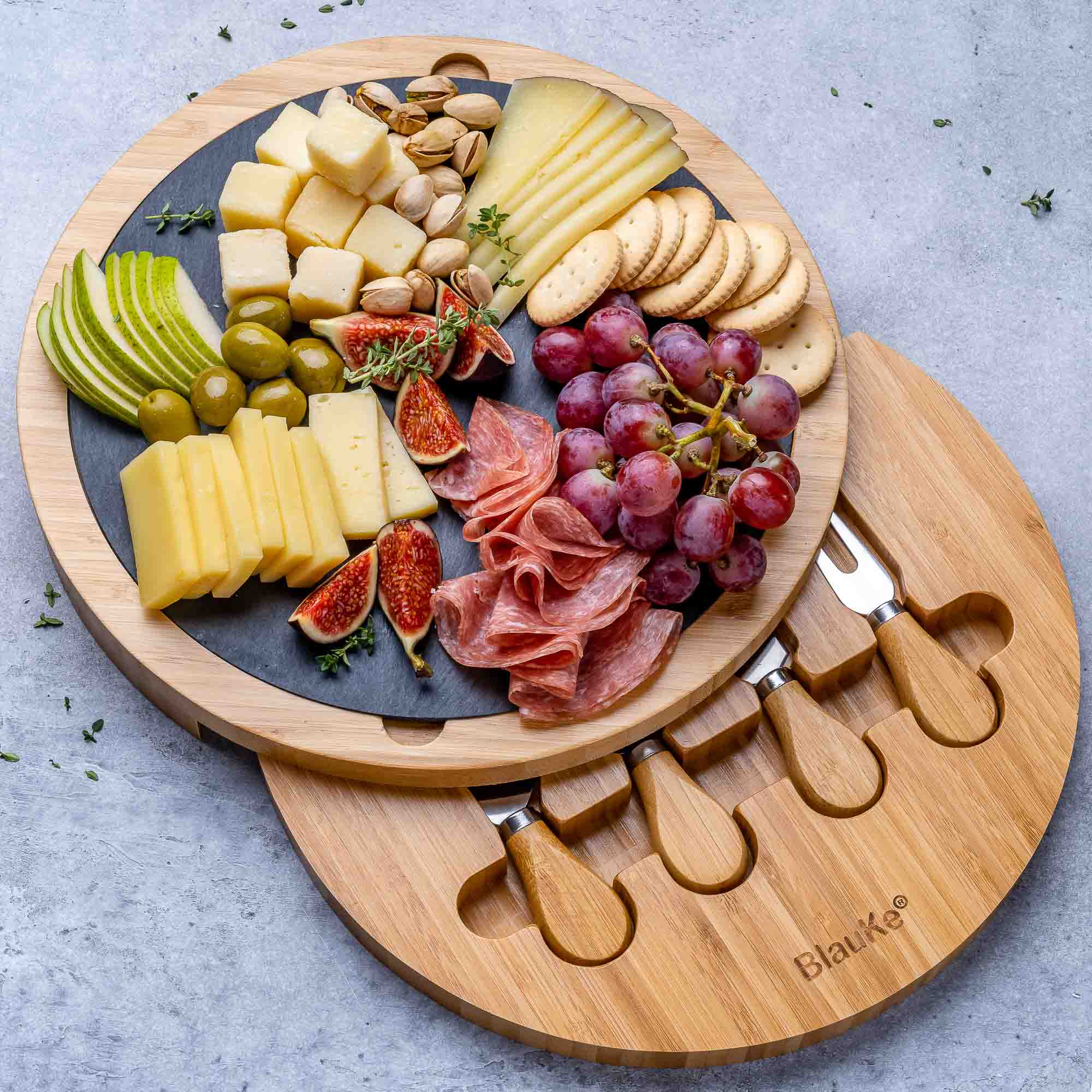 BlauKe® Bamboo Cheese Board with Knife Set and Slate – 12 inch Round Charcuterie Board， Serving Tray， Platter， Wood Cheese Board Set – Gift Idea