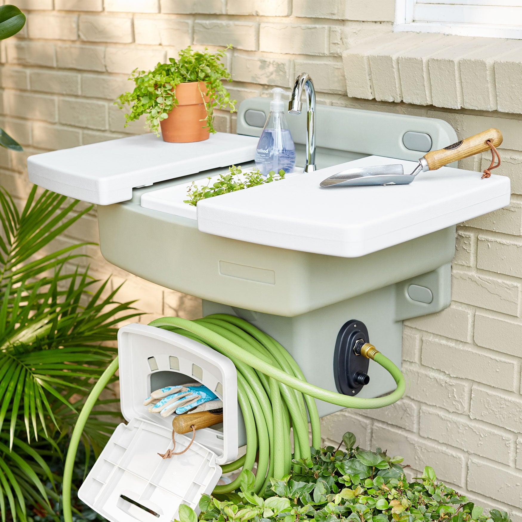 Brylanehome Outdoor Garden Sink With Hose Holder， White Reel Potting Station