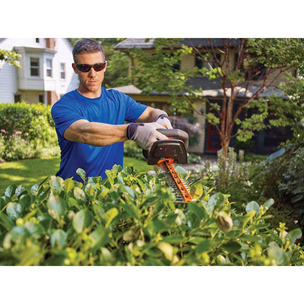 BLACK+DECKER 40V MAX Cordless Battery Powered Hedge Trimmer Kit with (1) 1.5Ah  Charger LHT341