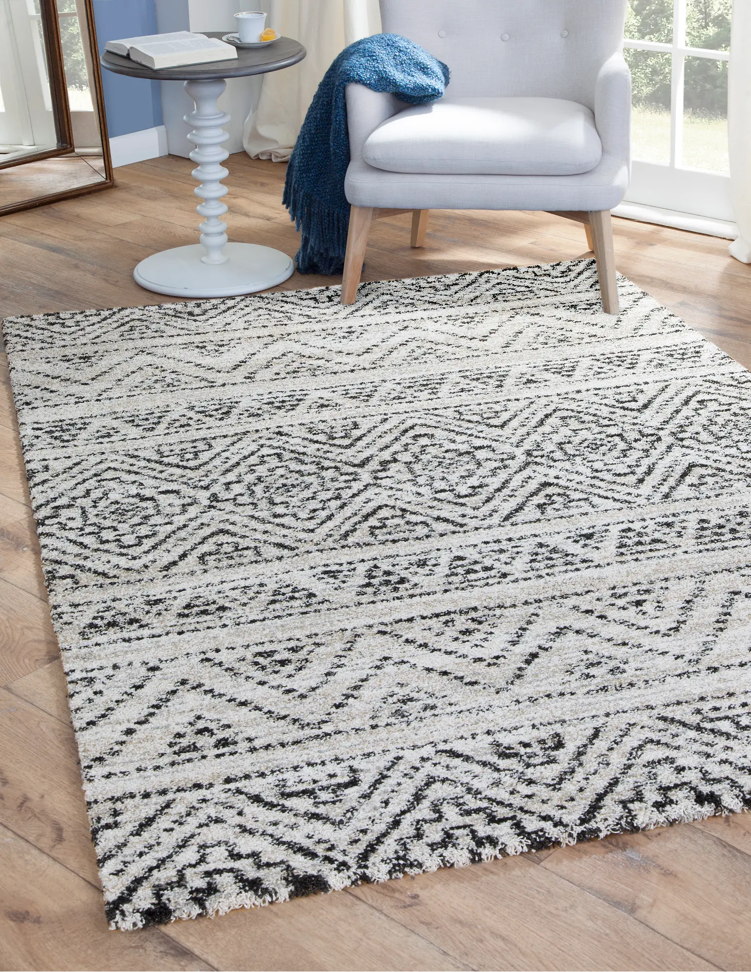 Granada 8 x 11 Beige， Ivory， and Charcoal Gray Area Rug