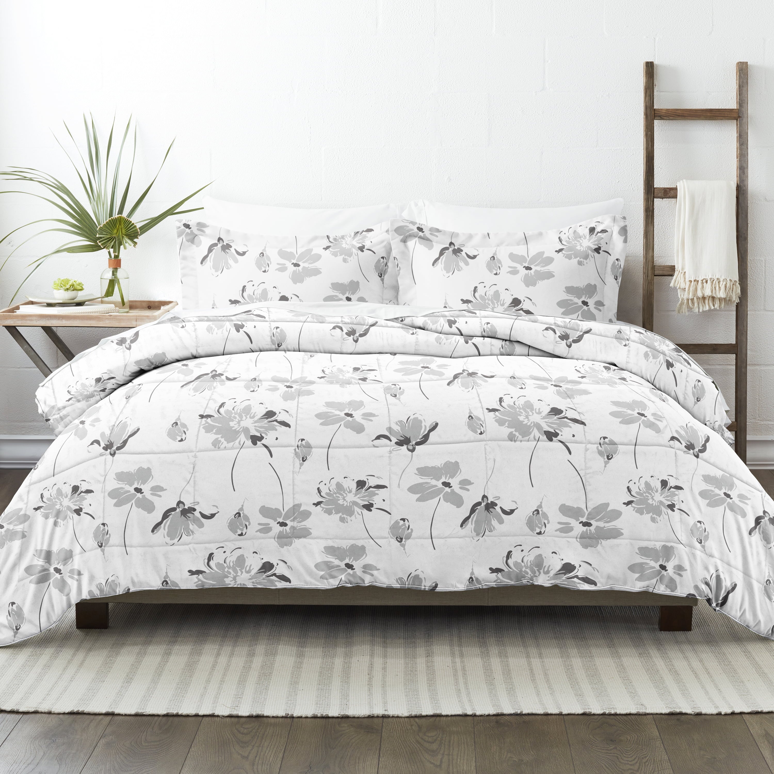 Home Collection Premium Down Alternative Magnolia Grey Patterned 3-Piece Comforter Set