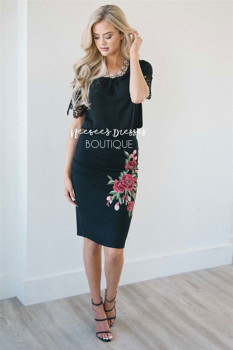 Black Rose Embroidered Pencil Skirt