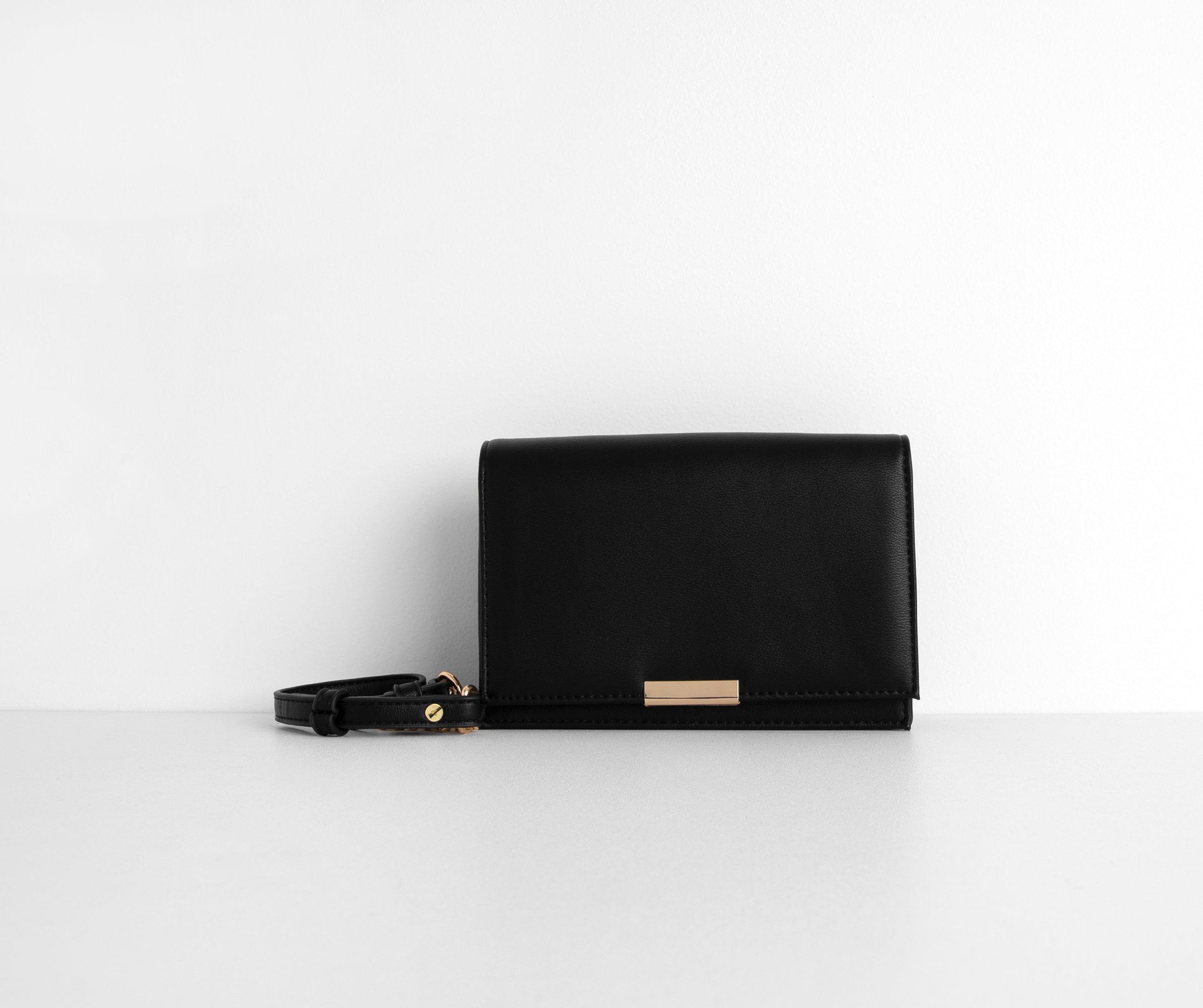 Simply Chic Wallet Crossbody