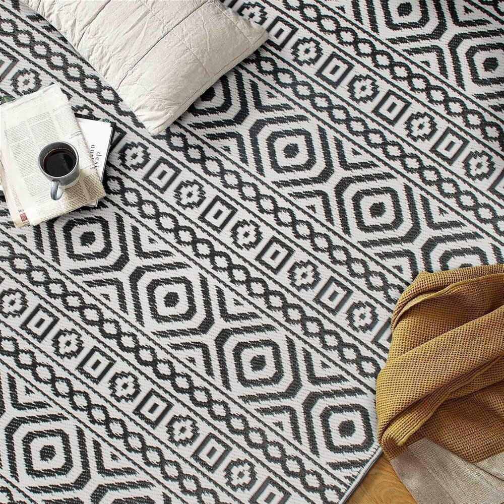 Contemporary Geometric Reversible Plastic Outdoor Rugs