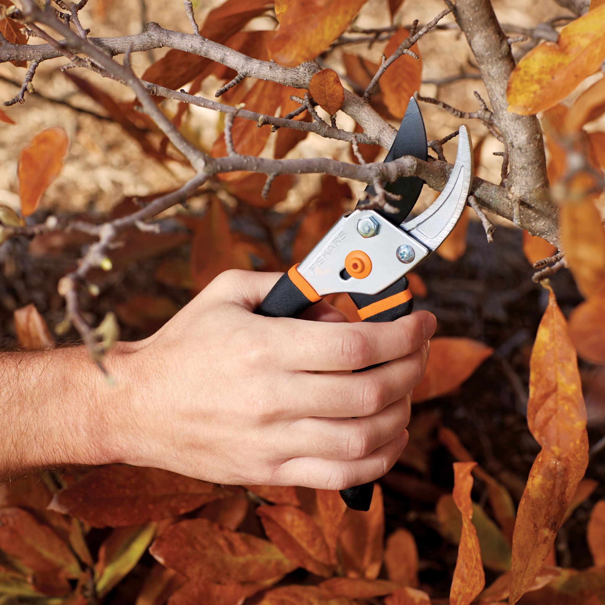 Fiskars Traditional Bypass Pruner, Steel Blade and Non-Slip Handle