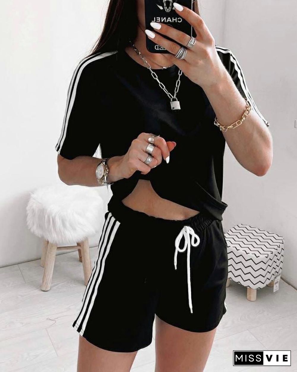 Striped Side Patchwork Short Sleeve Cropped T-shirts With Shorts Suit Sets P15599