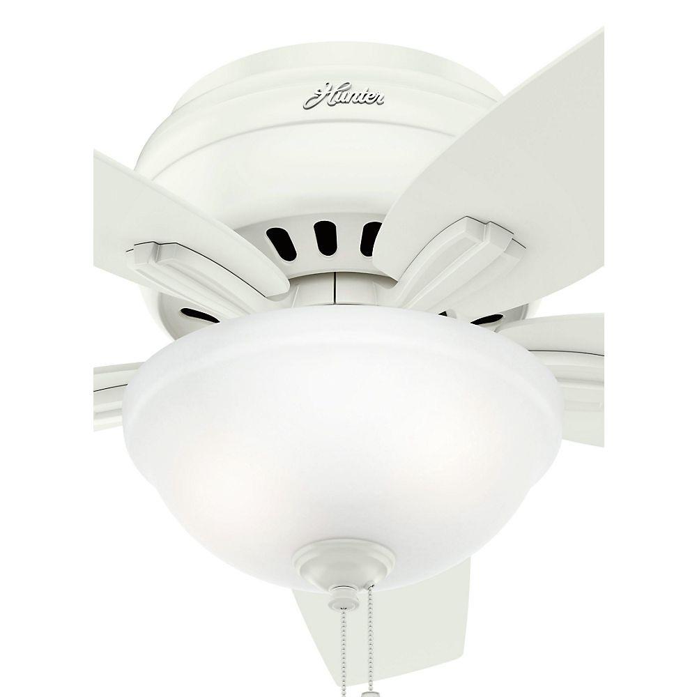 Hunter 42 Newsome Fresh White Ceiling Fan with Light Kit and Pull Chain