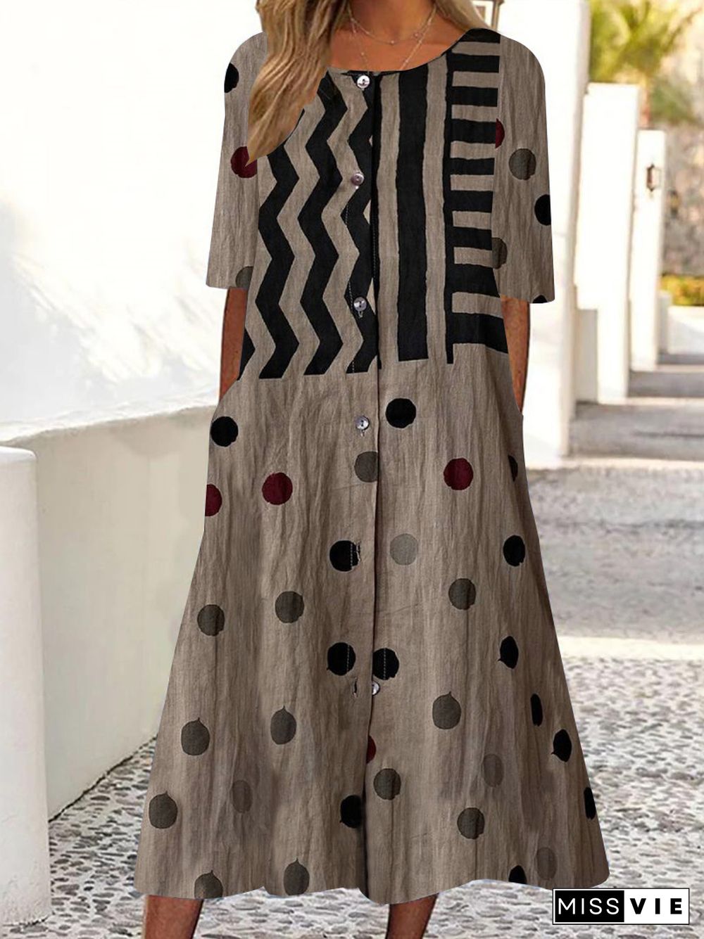 Women's Dark Brown Scoop Neck Short Sleeve Printed Maxi Dress